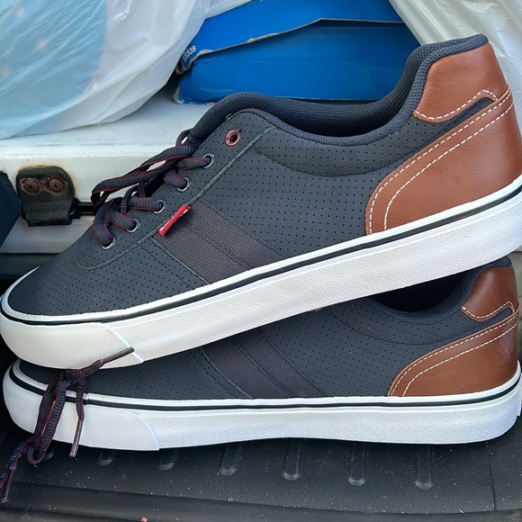 Levi’s - Picture 3 of 4